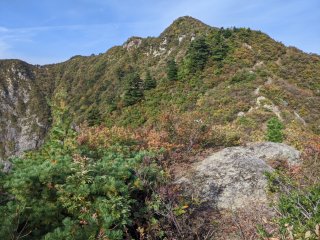 岩場の上から